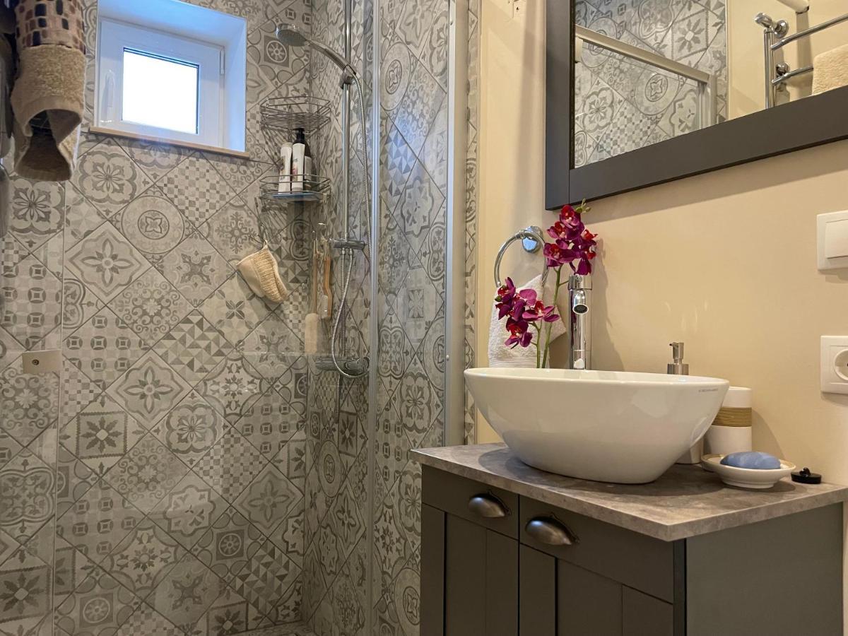 Pristine 1Br Apt In City Center W/ Patio And Parking Riga Dış mekan fotoğraf