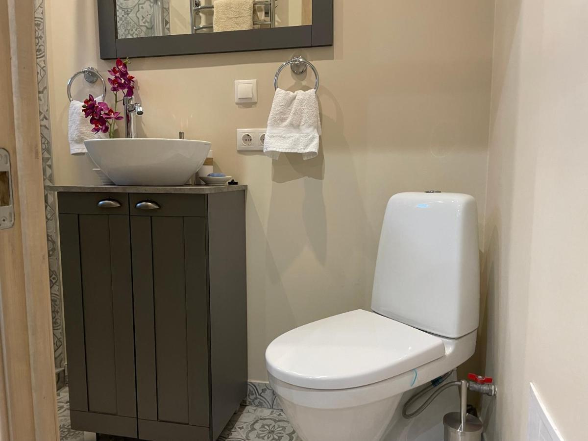 Pristine 1Br Apt In City Center W/ Patio And Parking Riga Dış mekan fotoğraf